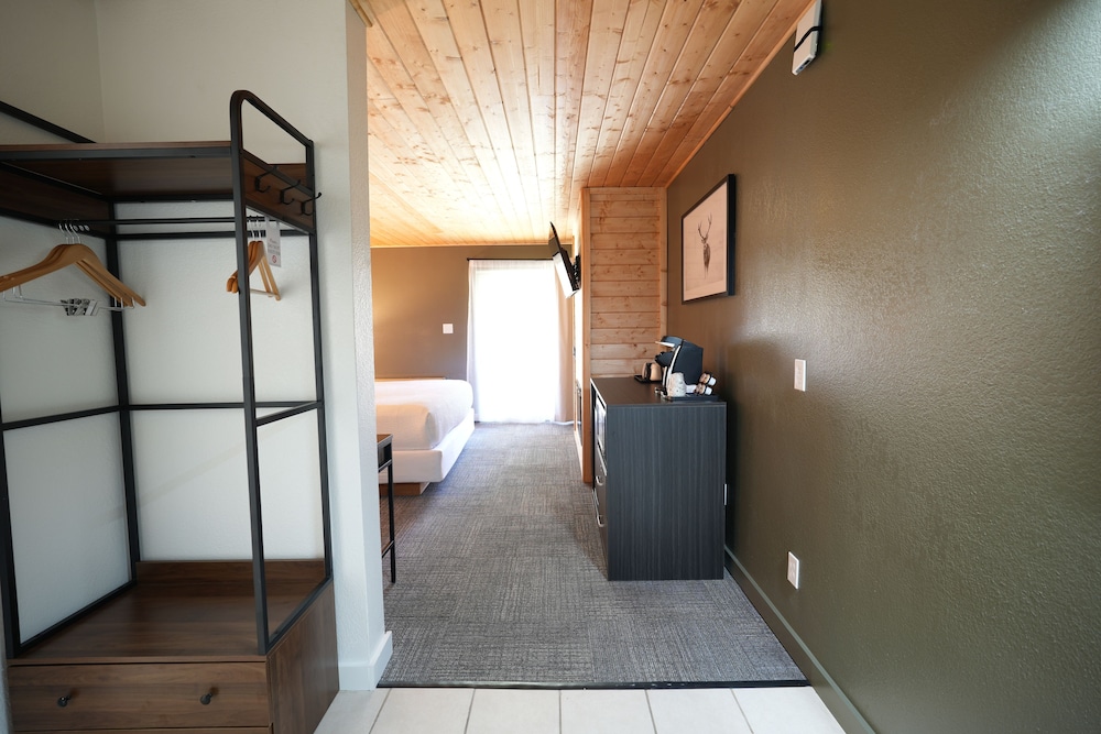 Tremont Lodge & Resort - photo 9