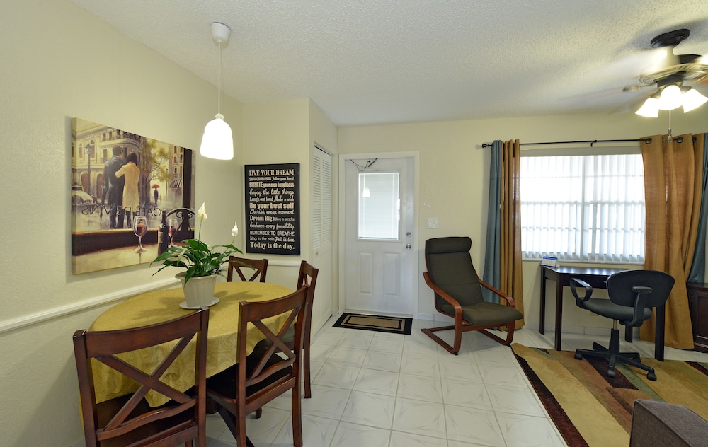 Hollywood by the Sea Hotel - photo 23