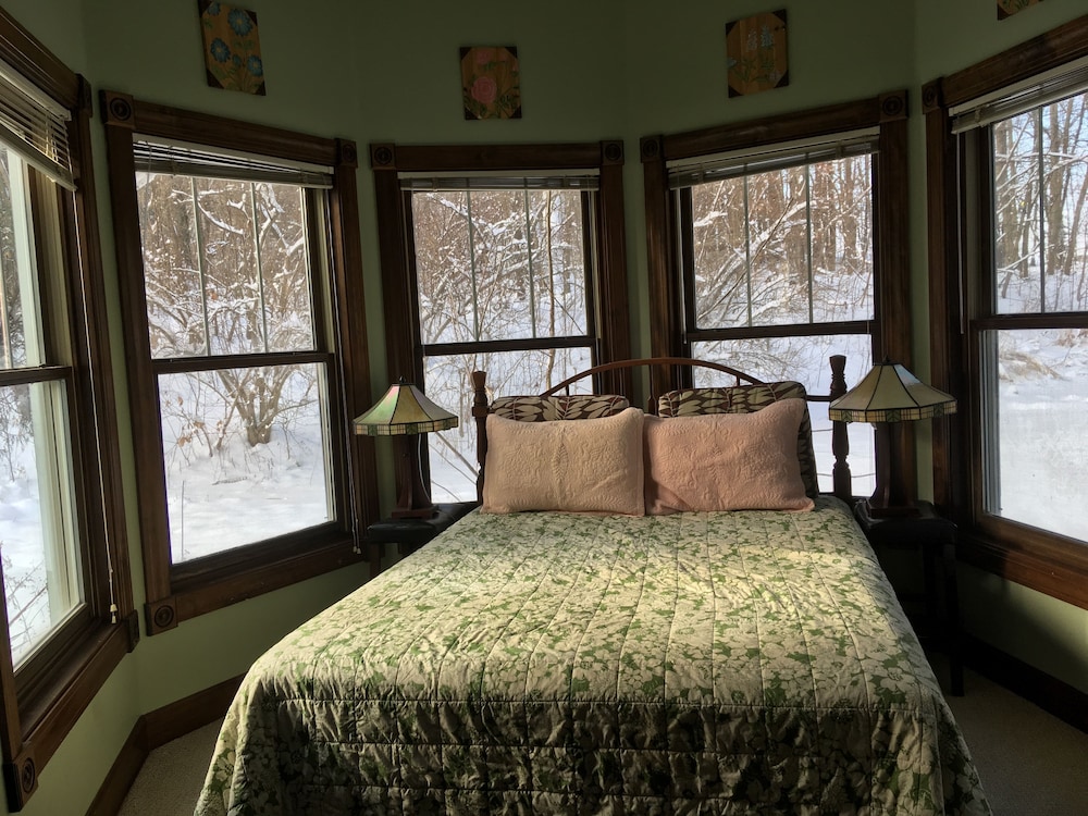 Spruce Hill Inn and Cottages - photo 6