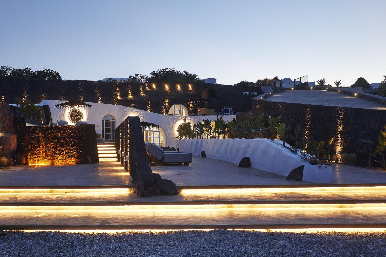 Theano Cave Suites & Villas — 4-Star Luxury Hotel in Oia, Greece