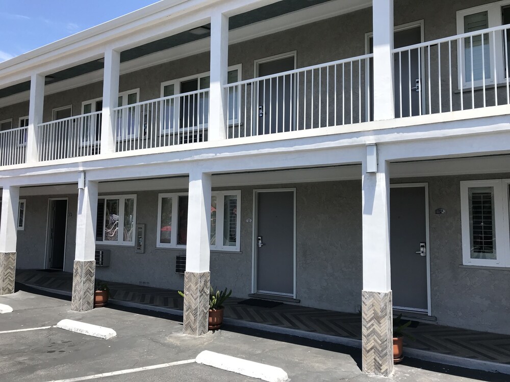 Hi View Inn & Suites - featured photo