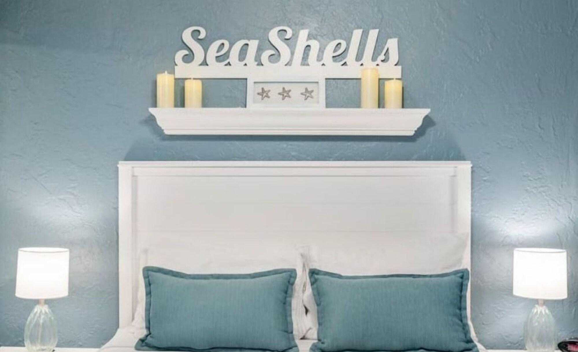 Seashells Getaway Boat Slip Ramp Pool — 4-Star Luxury Hotel in Marathon, United States