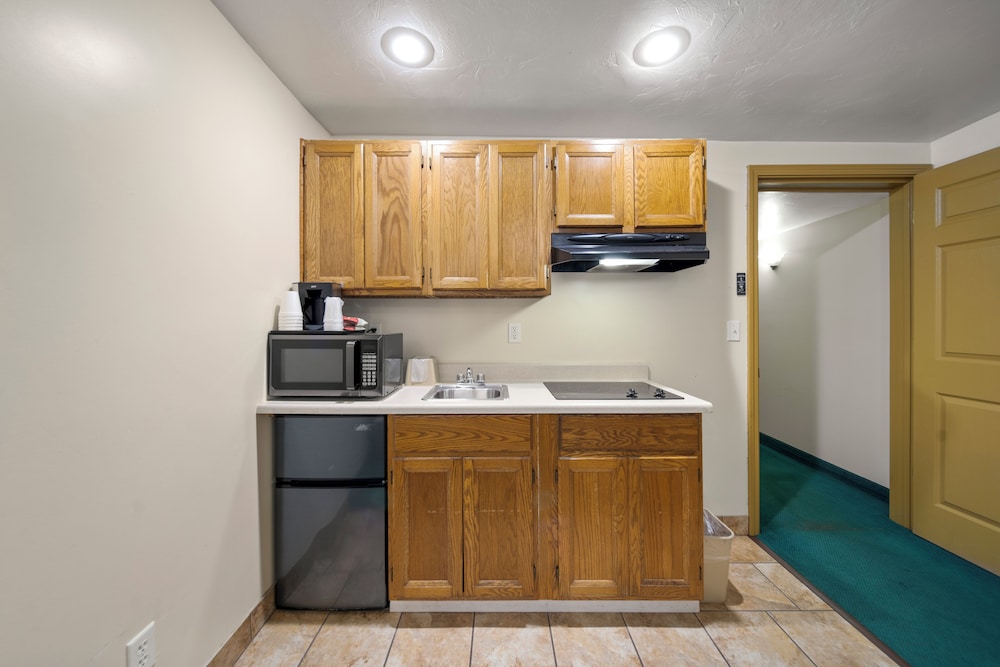 Kingsway Inn - photo 45