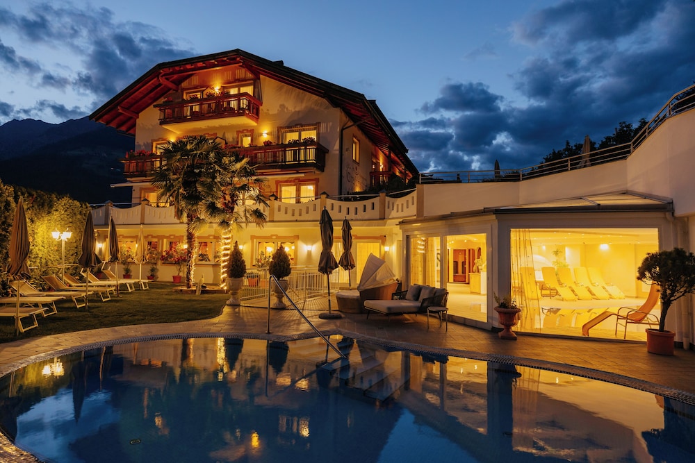 Adults Only Hotel Grafenstein — 4-Star Luxury Hotel in Scena, Italy
