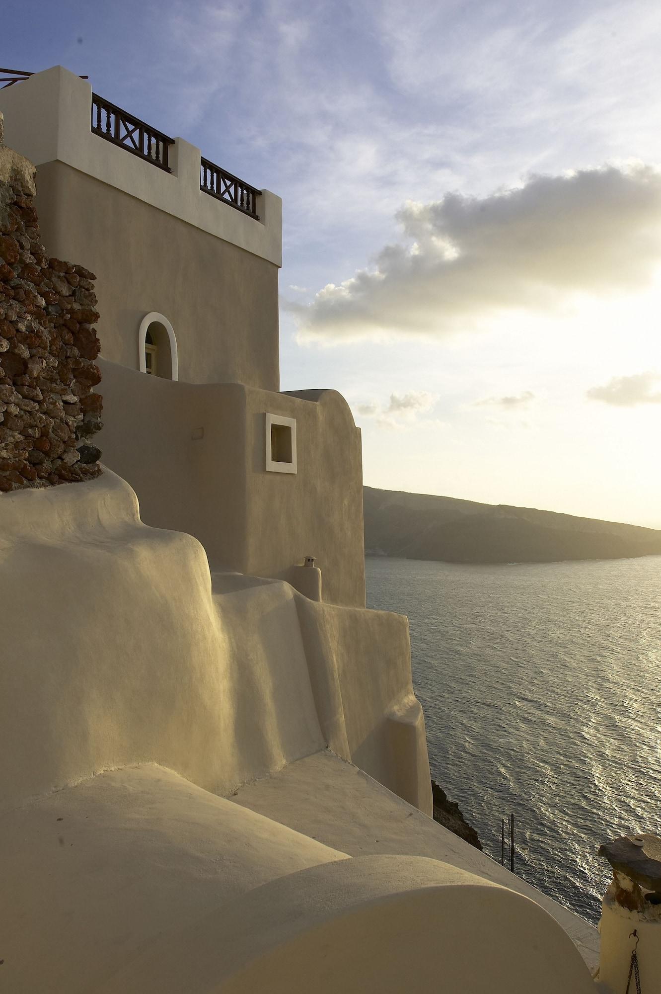 Art Maisons Aspaki And Oia Castle — 5-Star Luxury Hotel in Oia, Greece