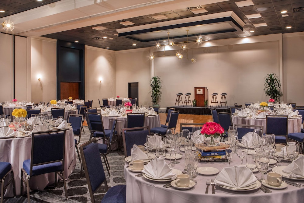DoubleTree by Hilton Atlanta Windy Hill Ballpark - photo 58
