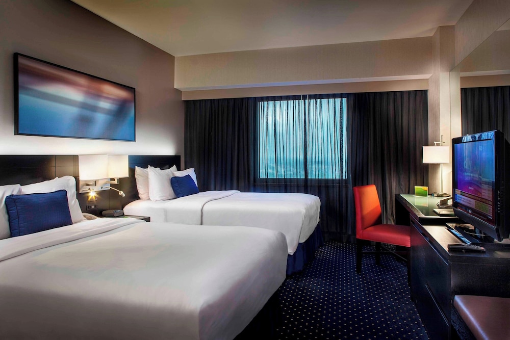 Courtyard by Marriott New York JFK Airport - photo 18
