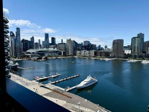 Marina Tower Stunning Harbour & City View in Melbourne, Australia
