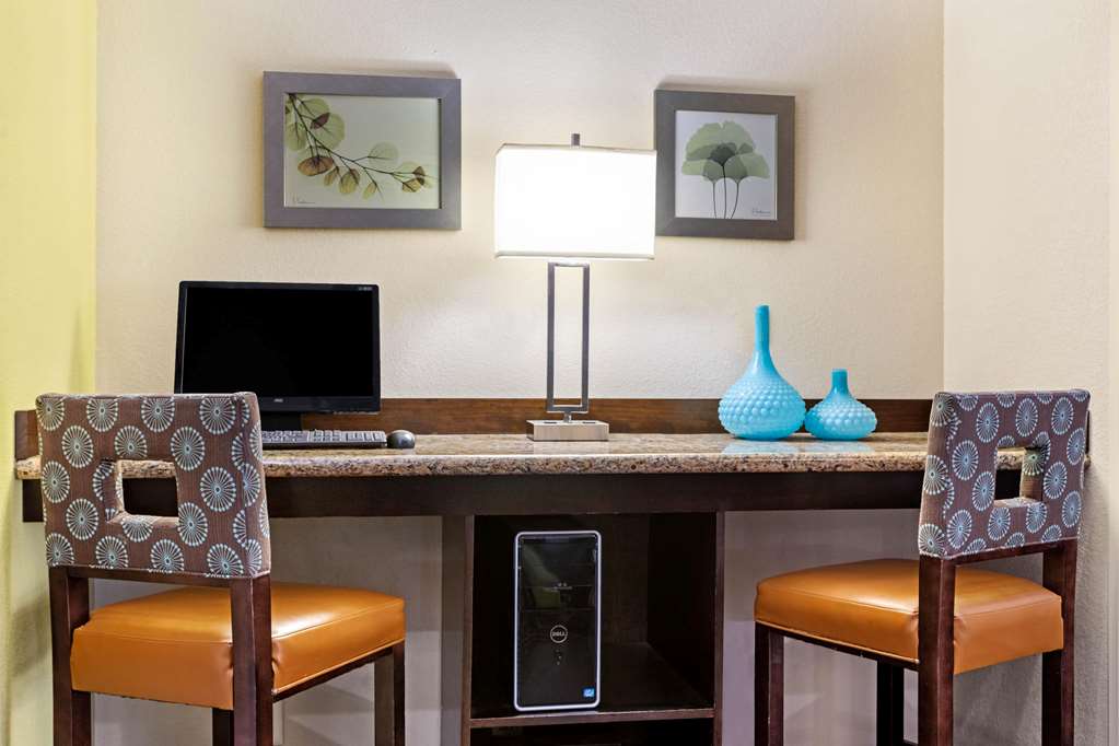 La Quinta Inn & Suites by Wyndham Tampa North I 75 - photo 28