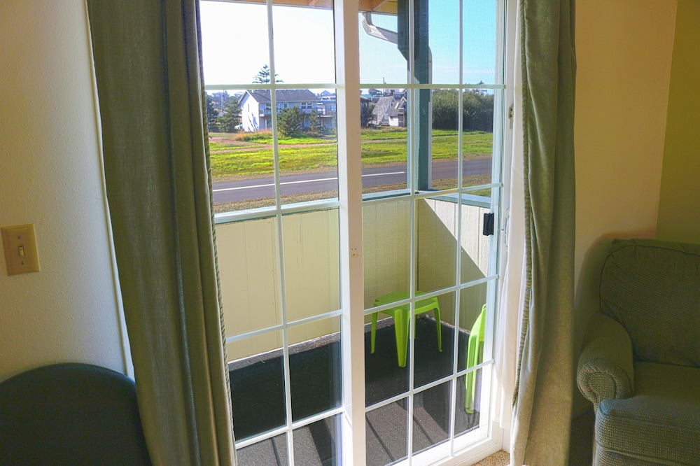 Pacific City Inn - photo 24