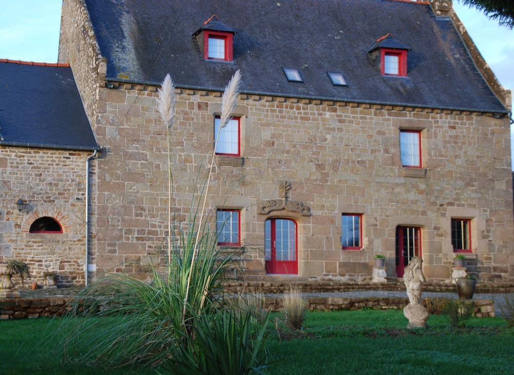 Au Domaine de Rimou - carbon neutral hotel in Bazouges-La-Perouse