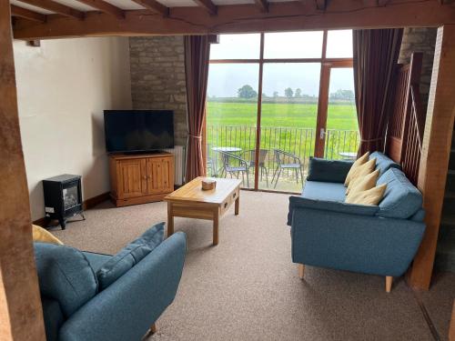 Thames Cottage Old Mill Farm Cotswold Water Park — 4-Star Luxury Hotel in Cirencester, United Kingdom