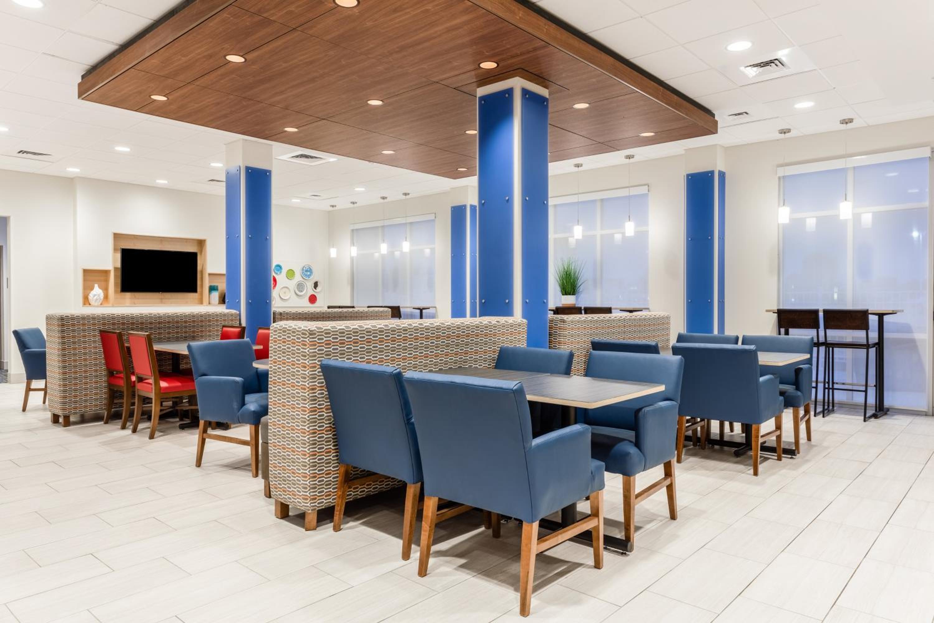 Holiday Inn Express & Suites Ottawa - photo 143