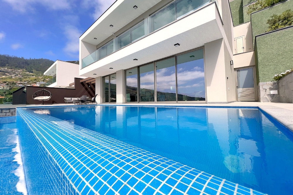 Luxury Villa Bianca by Holiday Rental Madeira — 4-Star Luxury Hotel in Arco Da Calheta, Portugal