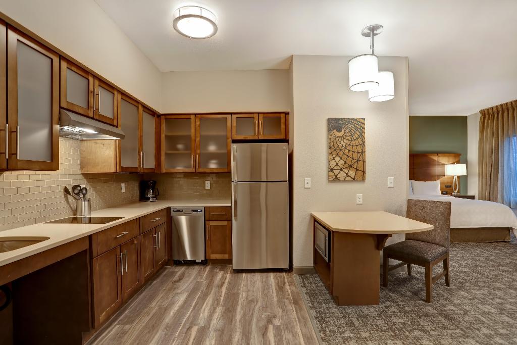 Clarion Hotel Overland Park - photo 23