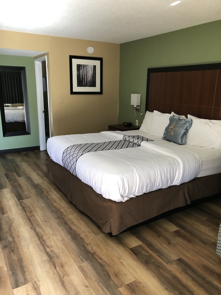 Knight's Inn Motel - photo 9