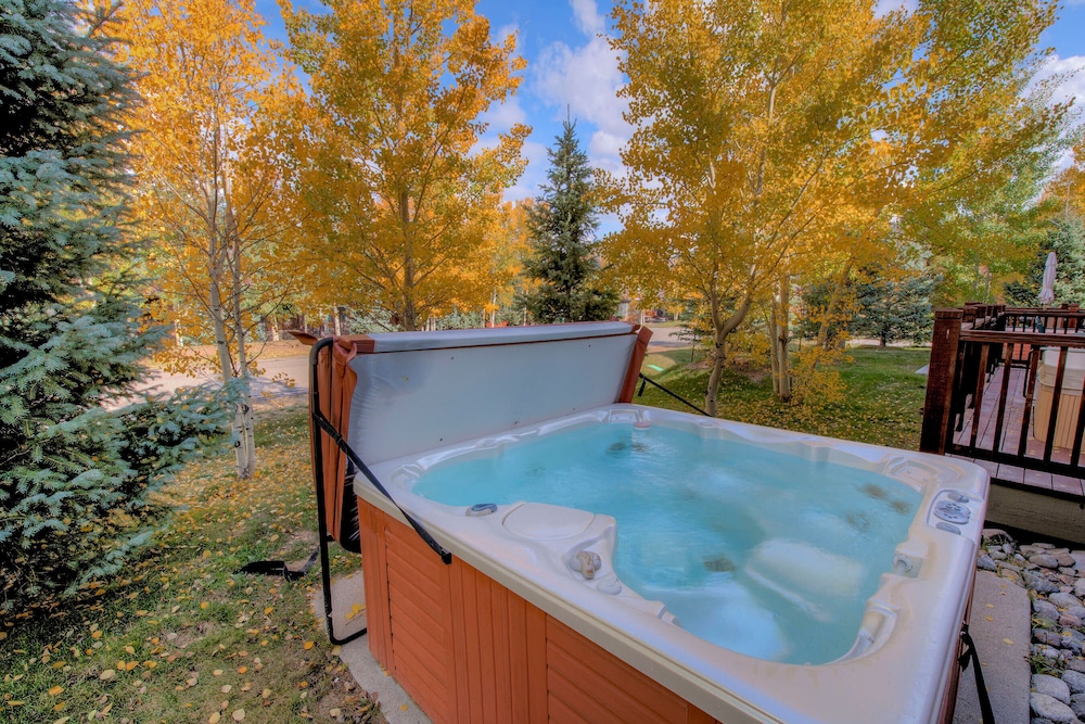 Beautiful Unit in Quiet Area W Shuttle To Slopes — 4-Star Luxury Hotel in Breckenridge, United States