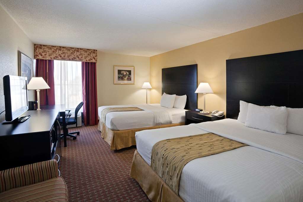 La Quinta Inn & Suites by Wyndham Salina - photo 19