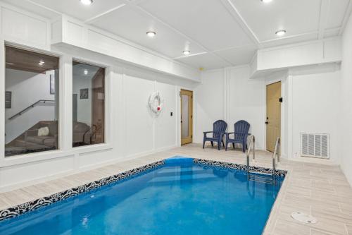 Royal Pool Retreat #392 — 4-Star Luxury Hotel in Sevierville, United States
