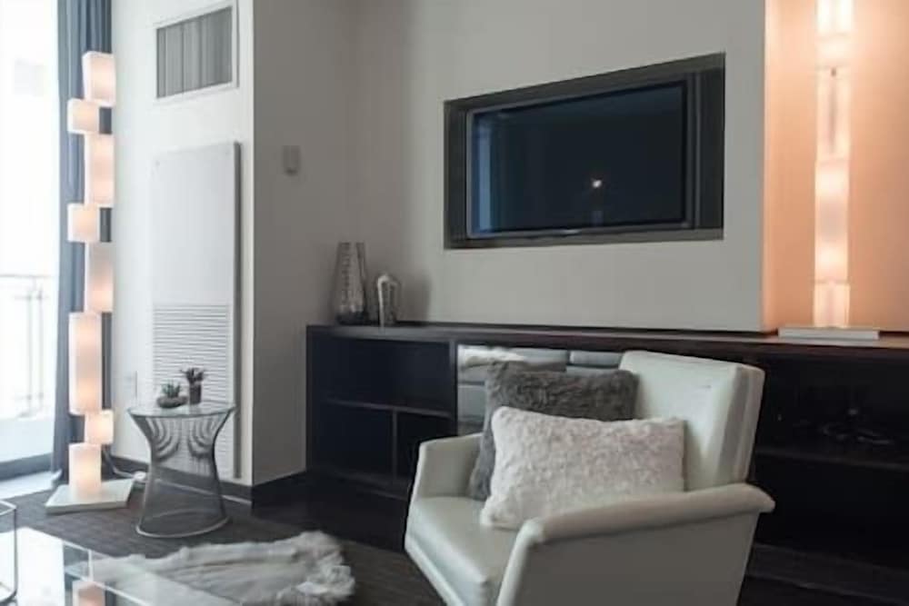 Luxury Suites at the Palms - photo 11