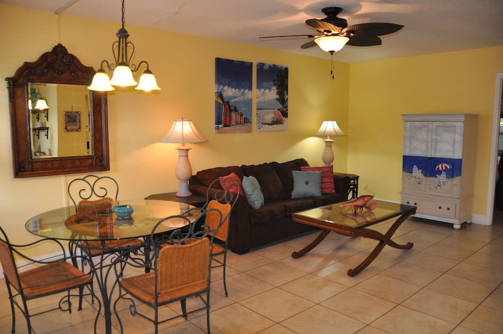 Lido Islander Inn - photo 45