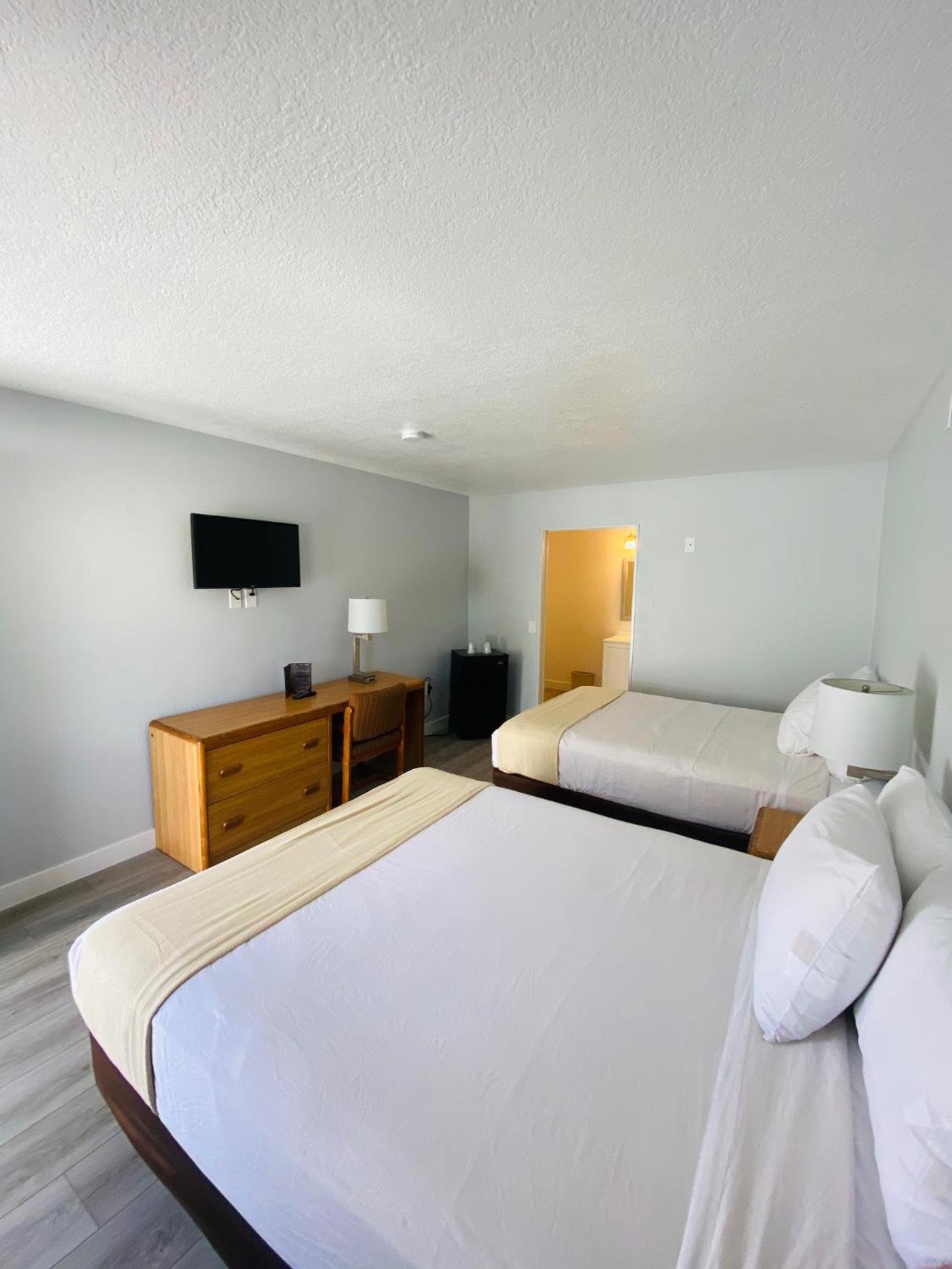 E Z 8 Motel Old Town - photo 4