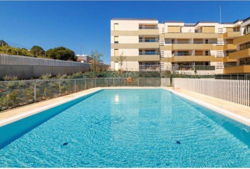 A Estrenar Amplio Con Piscina Y Parking — Getxo