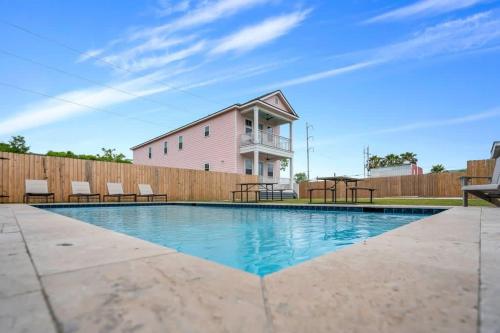 Luxury 4BD with Pool and off street parking in New Orleans, United States
