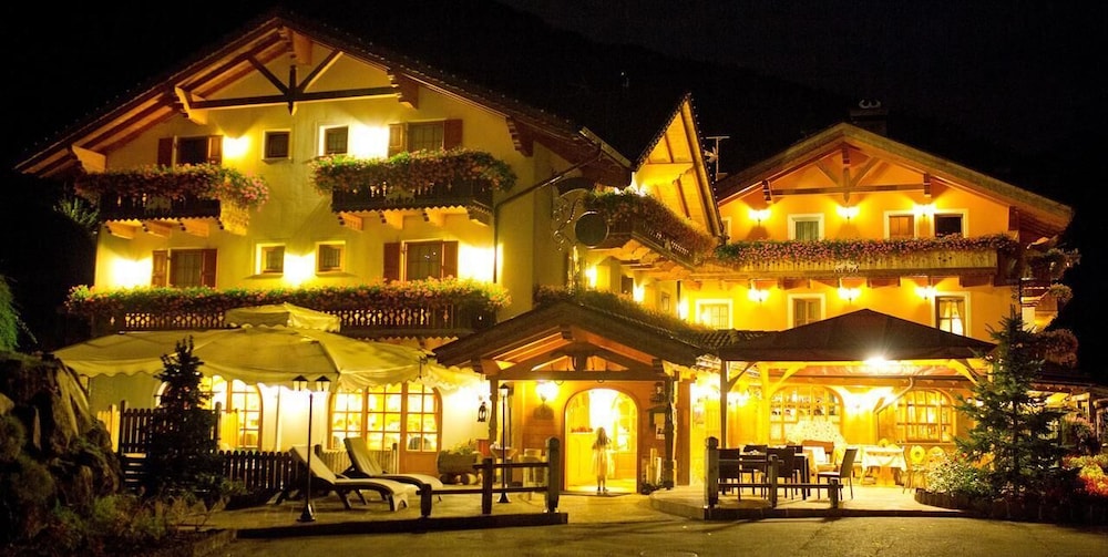 Hotel Ristorante El Mondin in Fiera Di Primiero, Italy