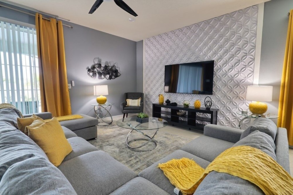 8 Bed Themed Windsor Island Resort Holiday Home 8 Bedroom Home by Redawning - photo 52
