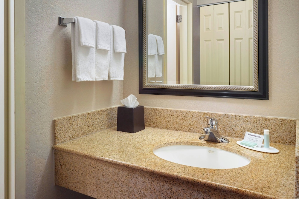 Courtyard by Marriott Baton Rouge Acadian Centre LSU Area - photo 17