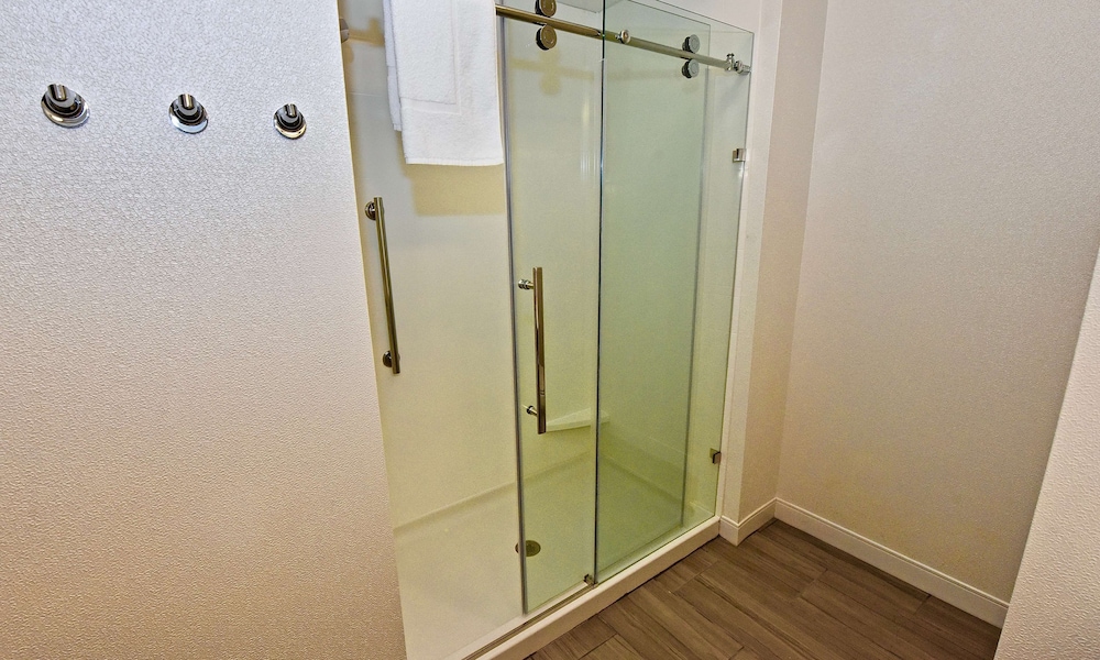 Hampton Inn Kirksville - photo 45