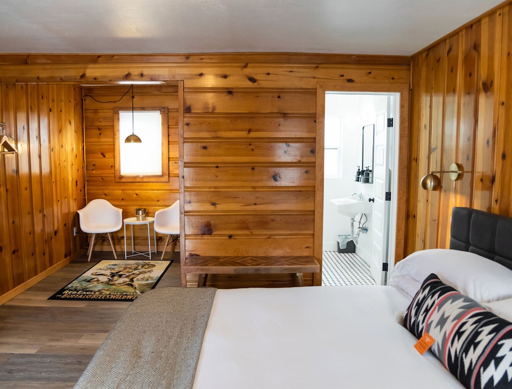 The Nightingale Motel - photo 8