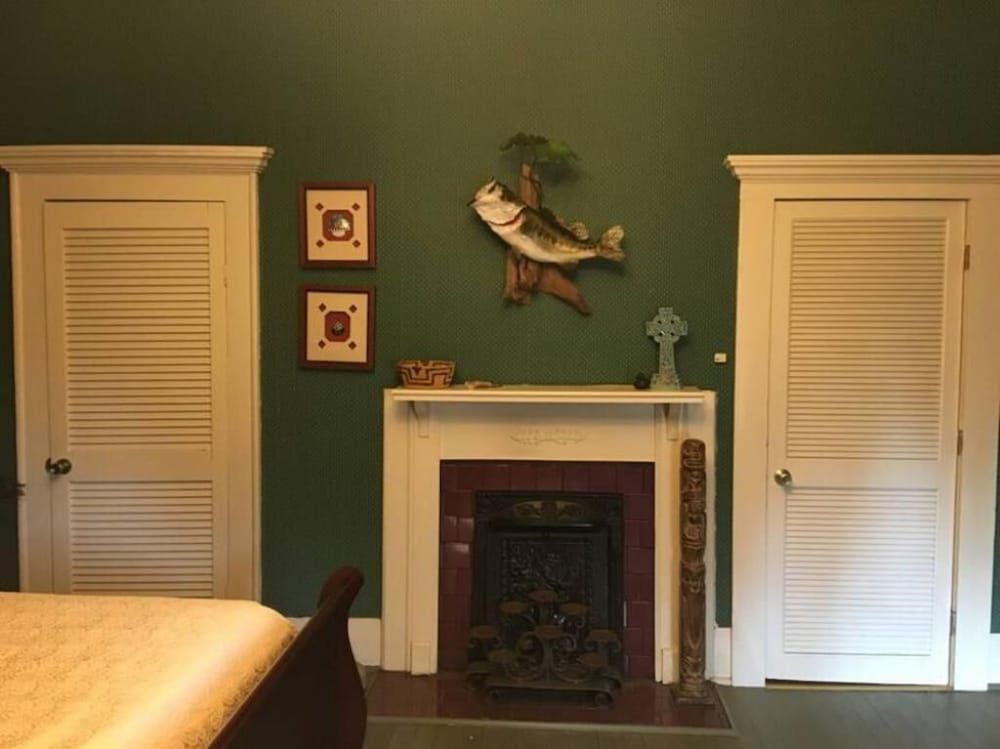 Commodore Bed and Breakfast - photo 8