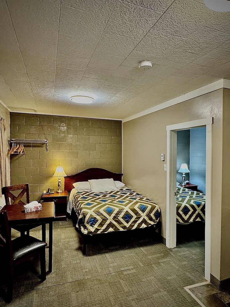 Caravel Motel in Swift Current, Canada