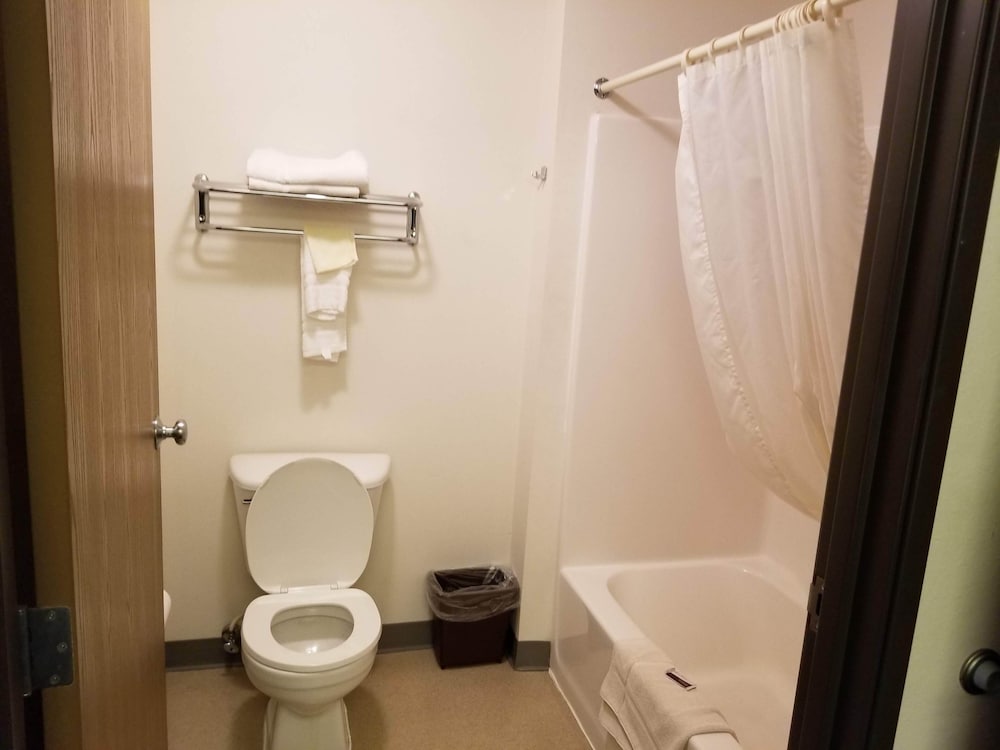 Bilmar Inn & Suites Dell Rapids Near Sioux Falls - photo 94