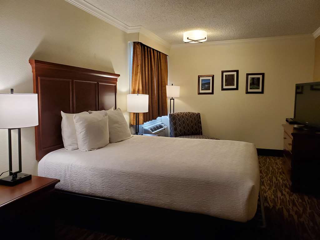 Best Western Plus Humboldt House Inn - photo 24