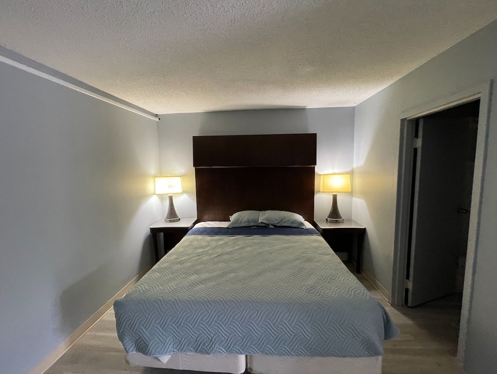 Lamplighter Inn By OYO Charlotte Airport Area - photo 10