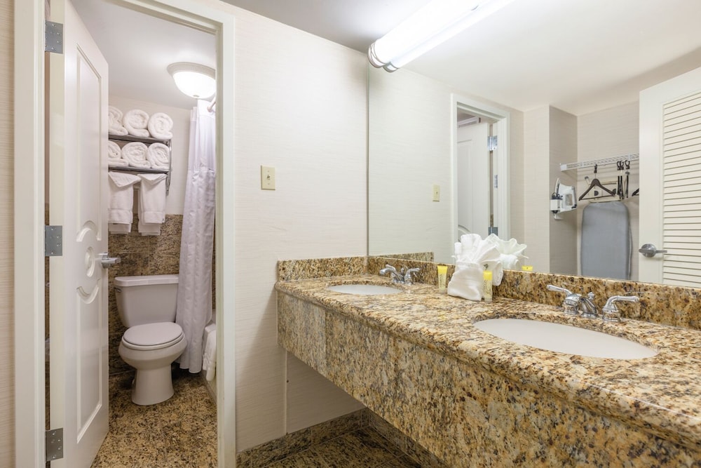 Port O Call Hotel - photo 33