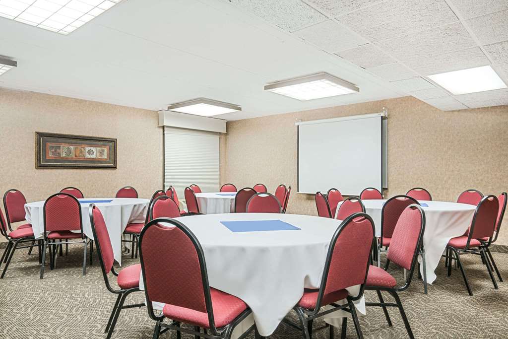 Ramada Hotel & Conference Center by Wyndham Plymouth - photo 21