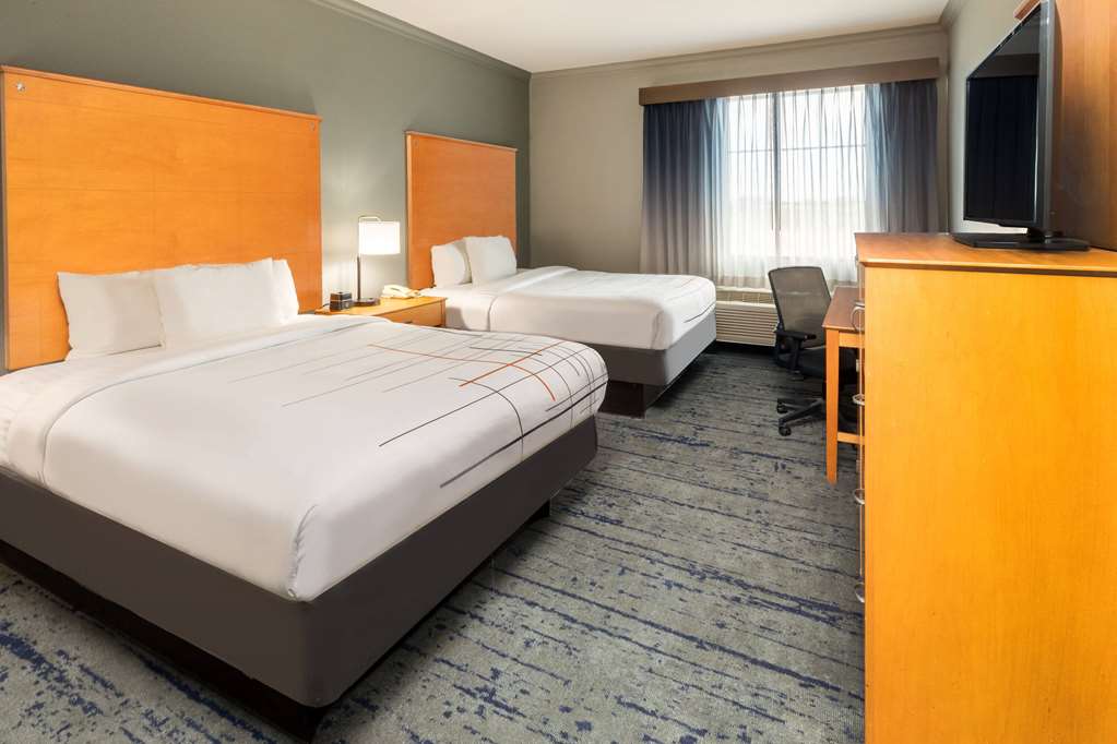 La Quinta Inn & Suites by Wyndham Bridgeport - photo 11