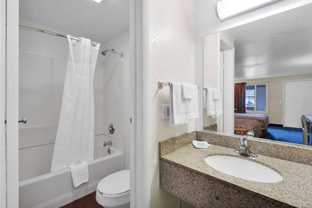 Knights Inn Jacksonville at Dix Ellis Trail - photo 13