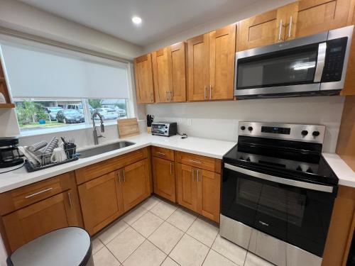 Cozy Custom Vacation Home — 4-Star Luxury Hotel in Kaneohe, United States