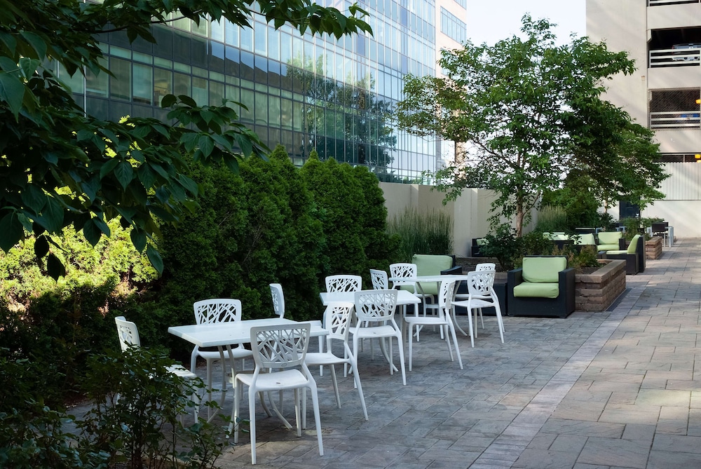 DoubleTree by Hilton Hotel Cleveland Downtown Lakeside - photo 37