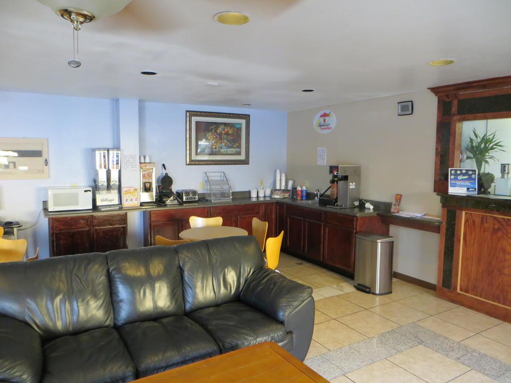 Knights Inn Memphis at Macon Cove - photo 12