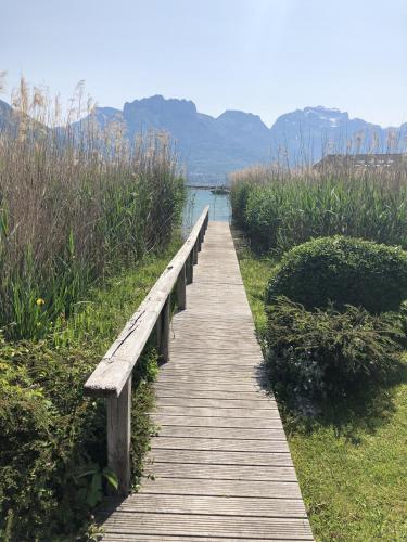 Angel Services La Maison De La Plage — 4-Star Luxury Hotel in Sevrier, France