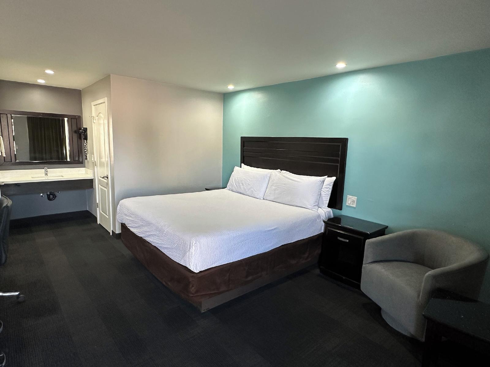 Sunset Inn Lake Oroville - photo 12