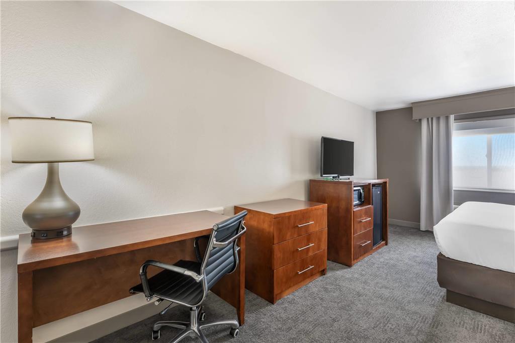 Comfort Suites Omaha Northwest - photo 30