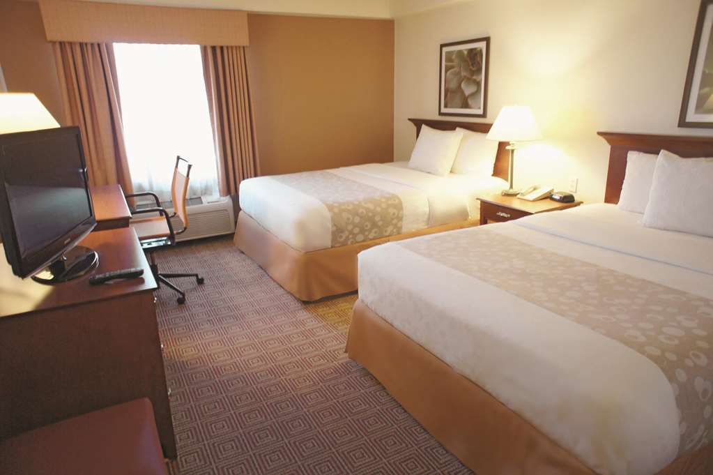 La Quinta Inn & Suites by Wyndham Stamford New York City - photo 27