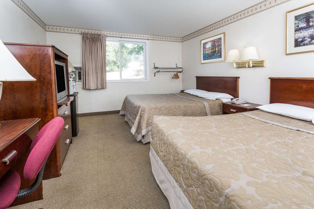 Super 8 by Wyndham Colorado Springs Chestnut Street - photo 12